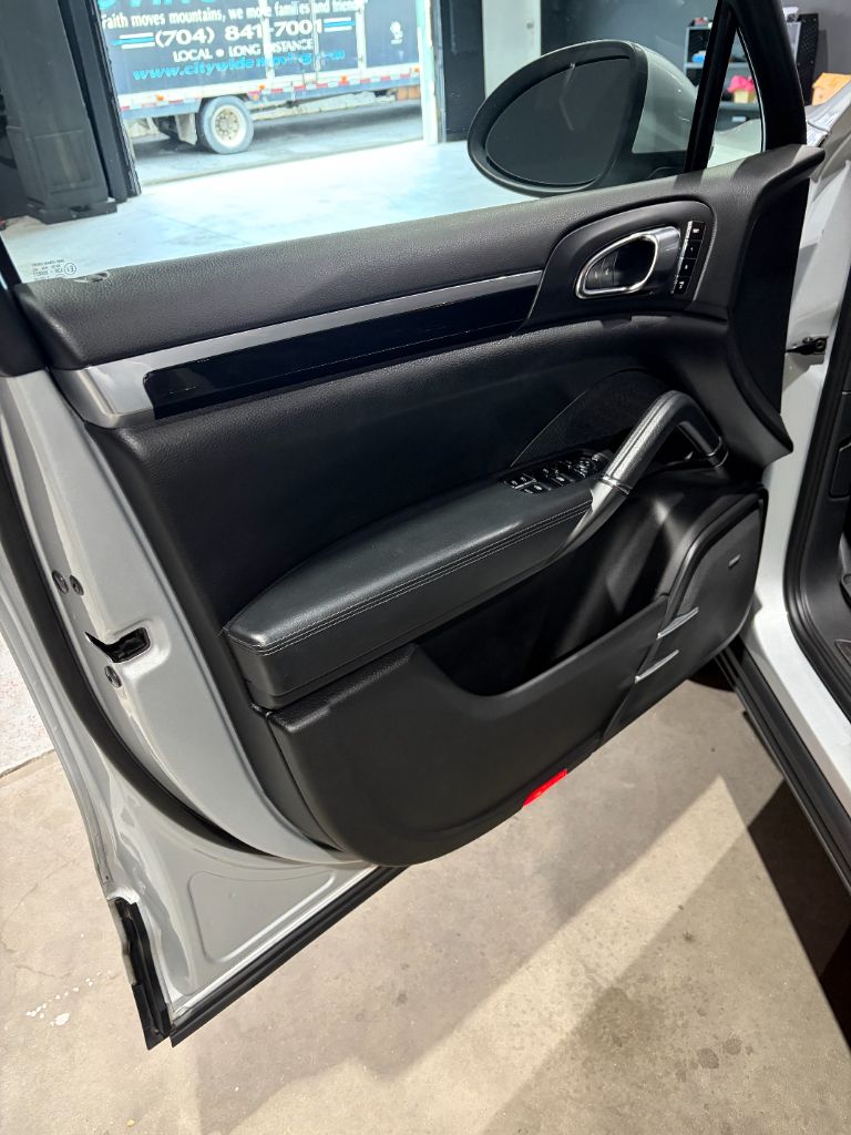 2013 Porsche Cayenne S Hybrid - Photo 17