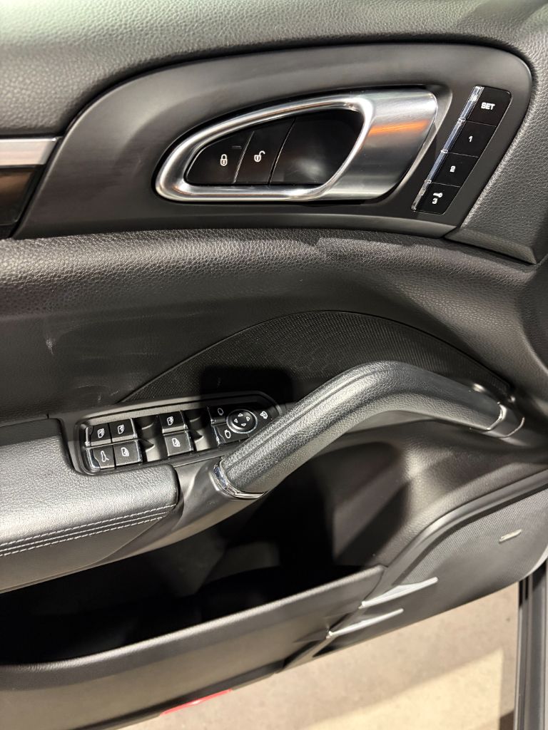 2013 Porsche Cayenne S Hybrid - Photo 18
